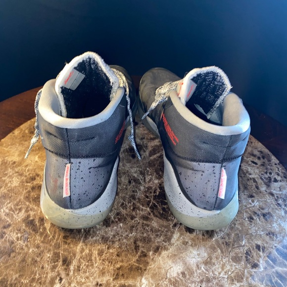 Nike Gray Athletic Shoes - Picture 4 of 10